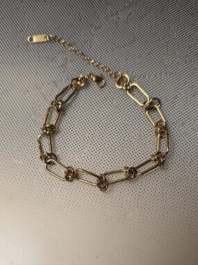 Trendy Paper Clip Knot Gold Tone Adjustable 6.5 To 9inches Bracelet